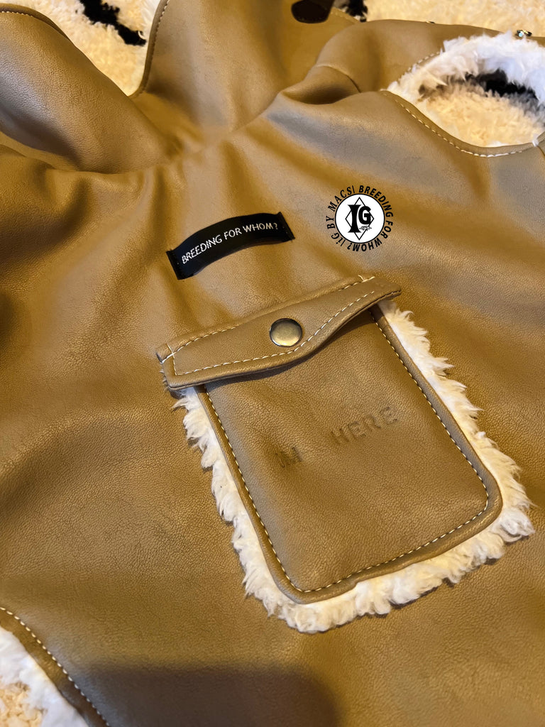 ”Stand-by(BFW?)” I'm Here Air tag Pocket Fake Leather Vest - LIGHT BROWN