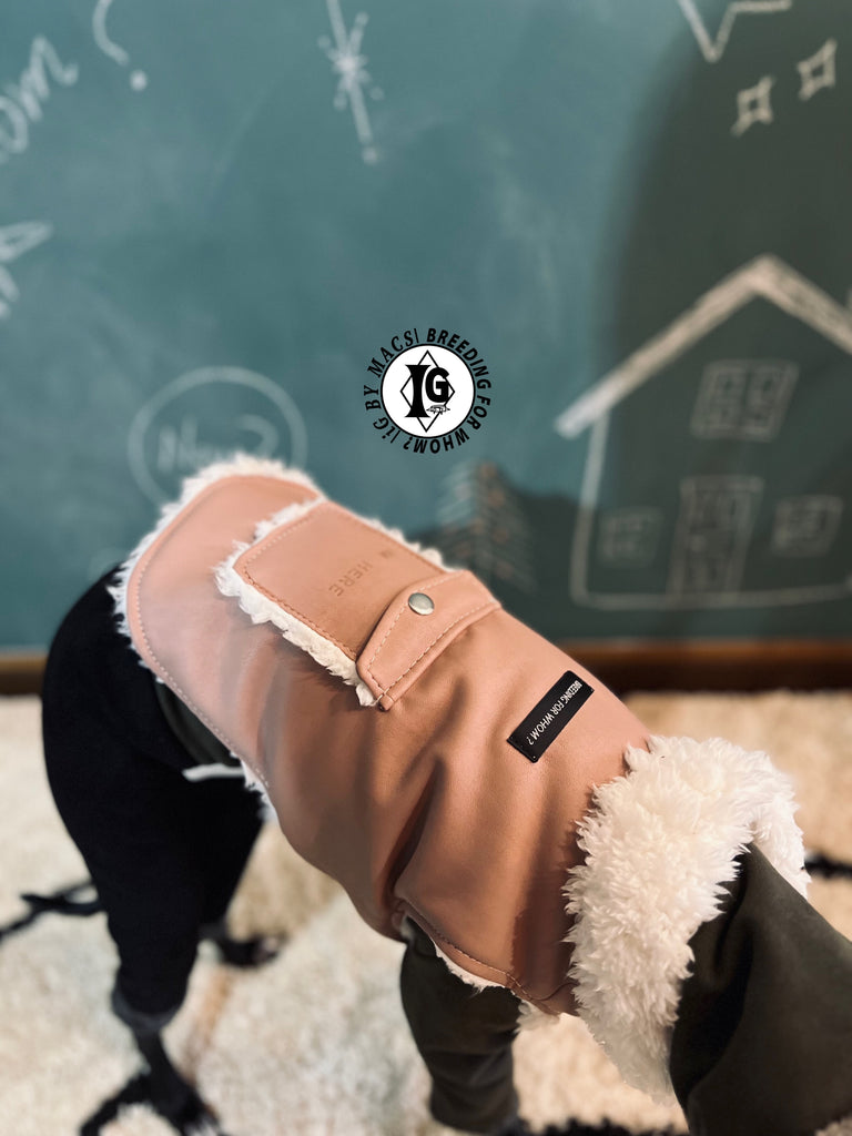 ”Stand-by(BFW?)” I'm Here Air tag Pocket Fake Leather Vest - LIGHT PINK